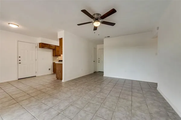$1,600 | 120 Milas Lane, Glenn Heights, TX 75154