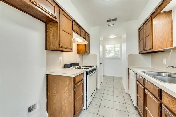 $1,600 | 120 Milas Lane, Glenn Heights, TX 75154