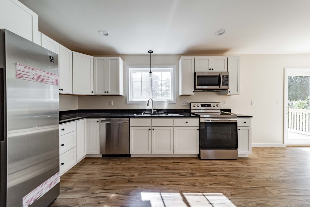 113 Newland Street Springfield, MA 01107 - Photo 5 of 27 Gallery Image 5