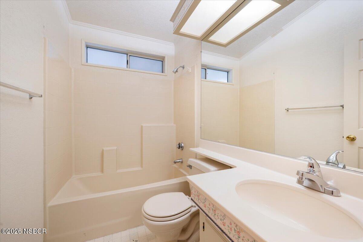 927 Vista Del Rio Santa Maria, CA 93458 - Photo 17 of 26 20-Bathroom
