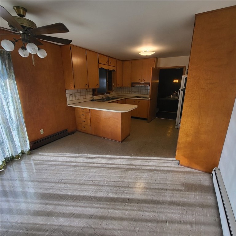 800 Division Street Charleston, IL 61920 - Photo 4 of 23 Kitchen