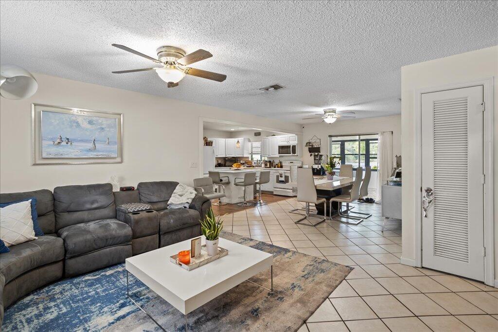9893 Liberty Road Boca Raton, FL 33434 - Photo 4 of 20 9893 Living 1