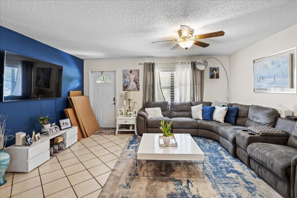 9893 Liberty Road Boca Raton, FL 33434 - Photo 5 of 20 9893 Living 2