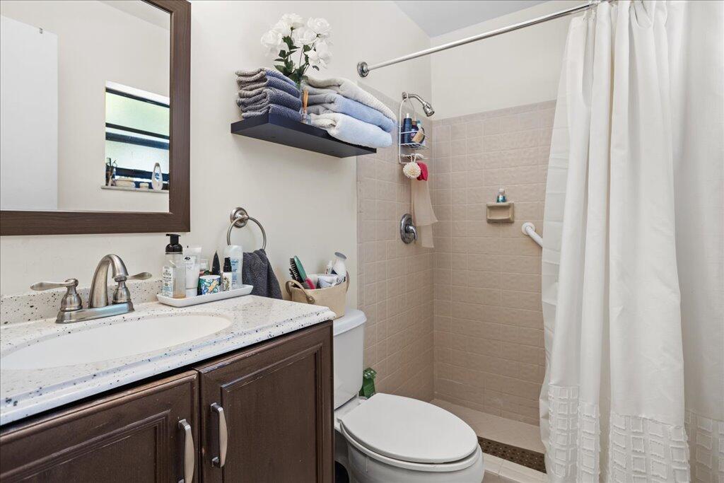 9893 Liberty Road Boca Raton, FL 33434 - Photo 10 of 20 9893 Master Bath