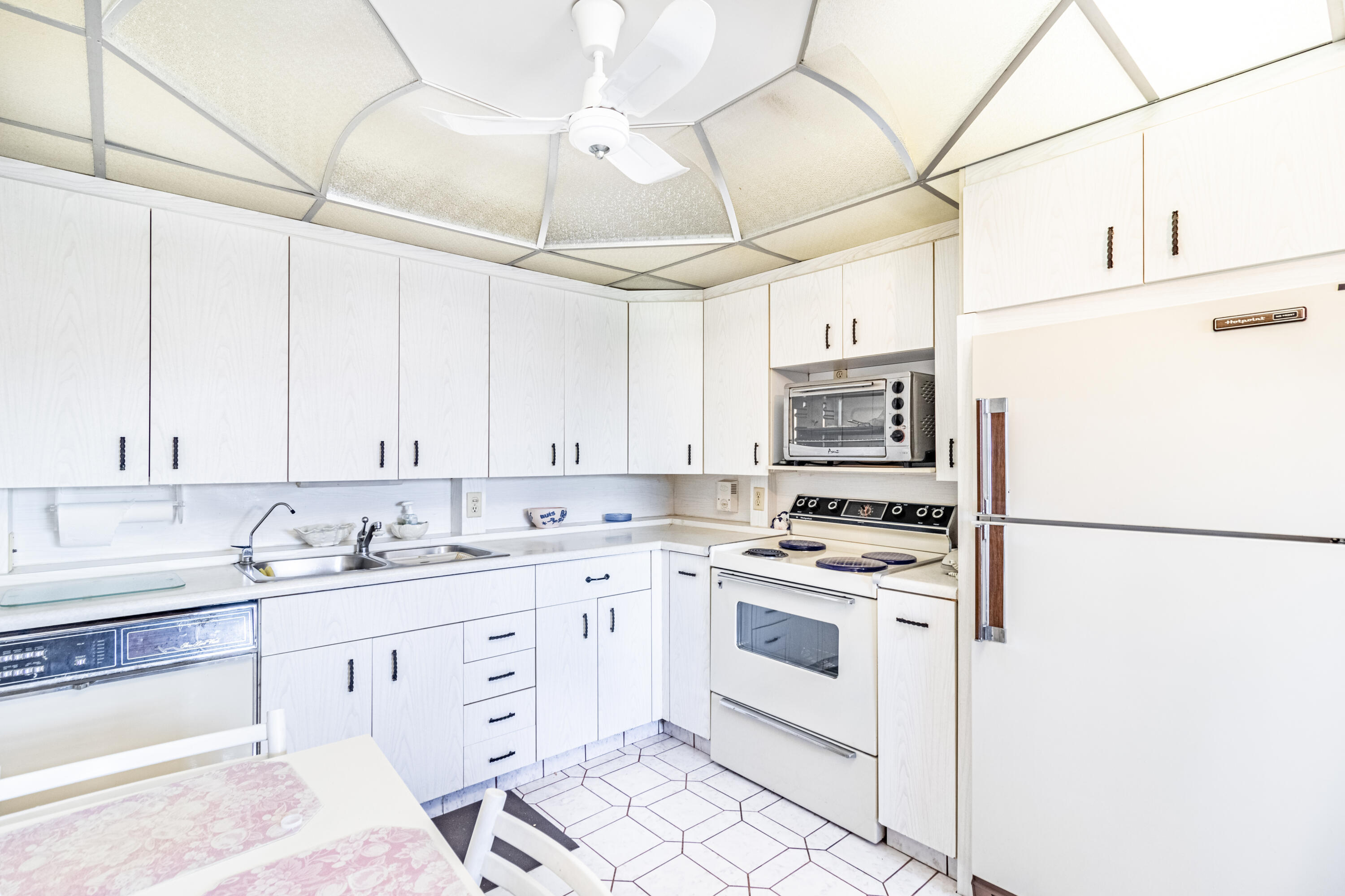 3017 Hythe A Boca Raton, FL 33434 - Photo 3 of 17 IMG_9008-HDR