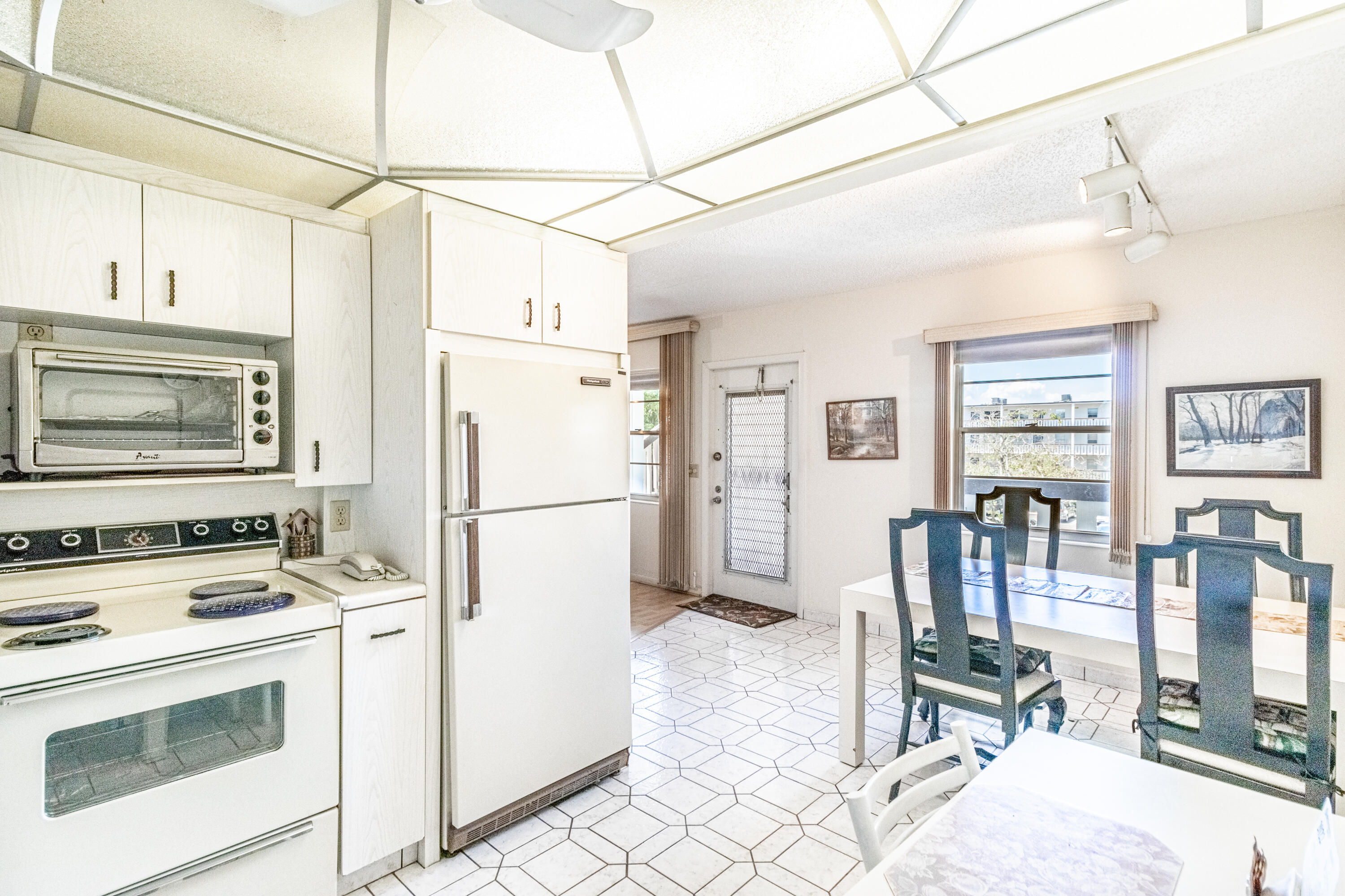 3017 Hythe A Boca Raton, FL 33434 - Photo 5 of 17 IMG_9013-HDR