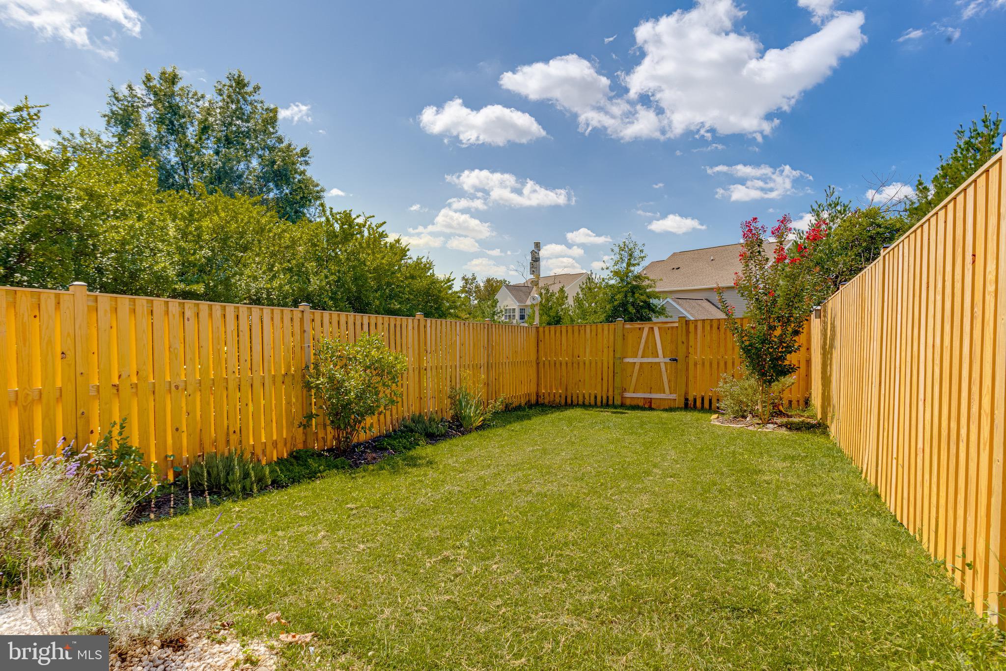 16 Sandview Court Baltimore, MD 21209 - Photo 50 of 58 Spacious rear yard
