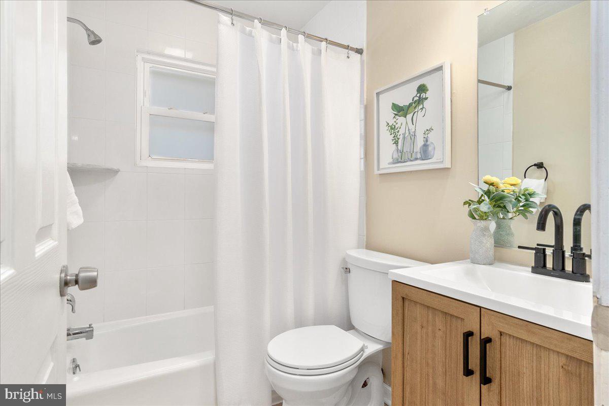 403 Delaware Road Frederick, MD 21701 - Photo 11 of 24 main floor bath