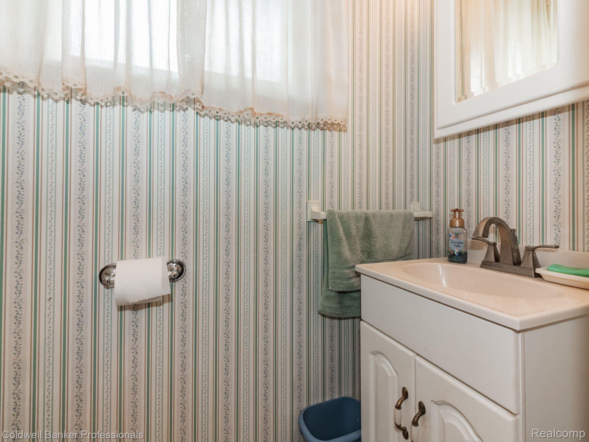 6001 Maybee Road Clarkston, MI 48346 - Photo 13 of 30 13