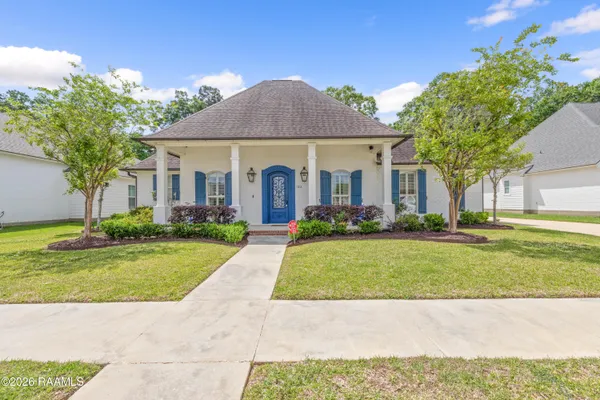 $549,999 | 122 Long Oak Lane, Youngsville, LA 70592