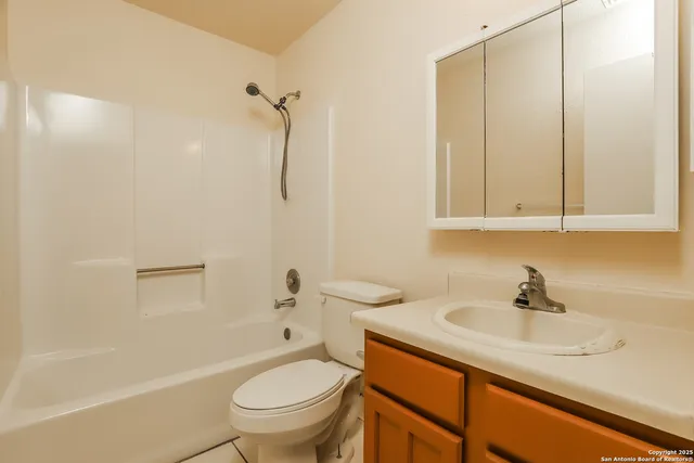 $1,100 | 8902 Amber Dusk, San Antonio, TX 78250