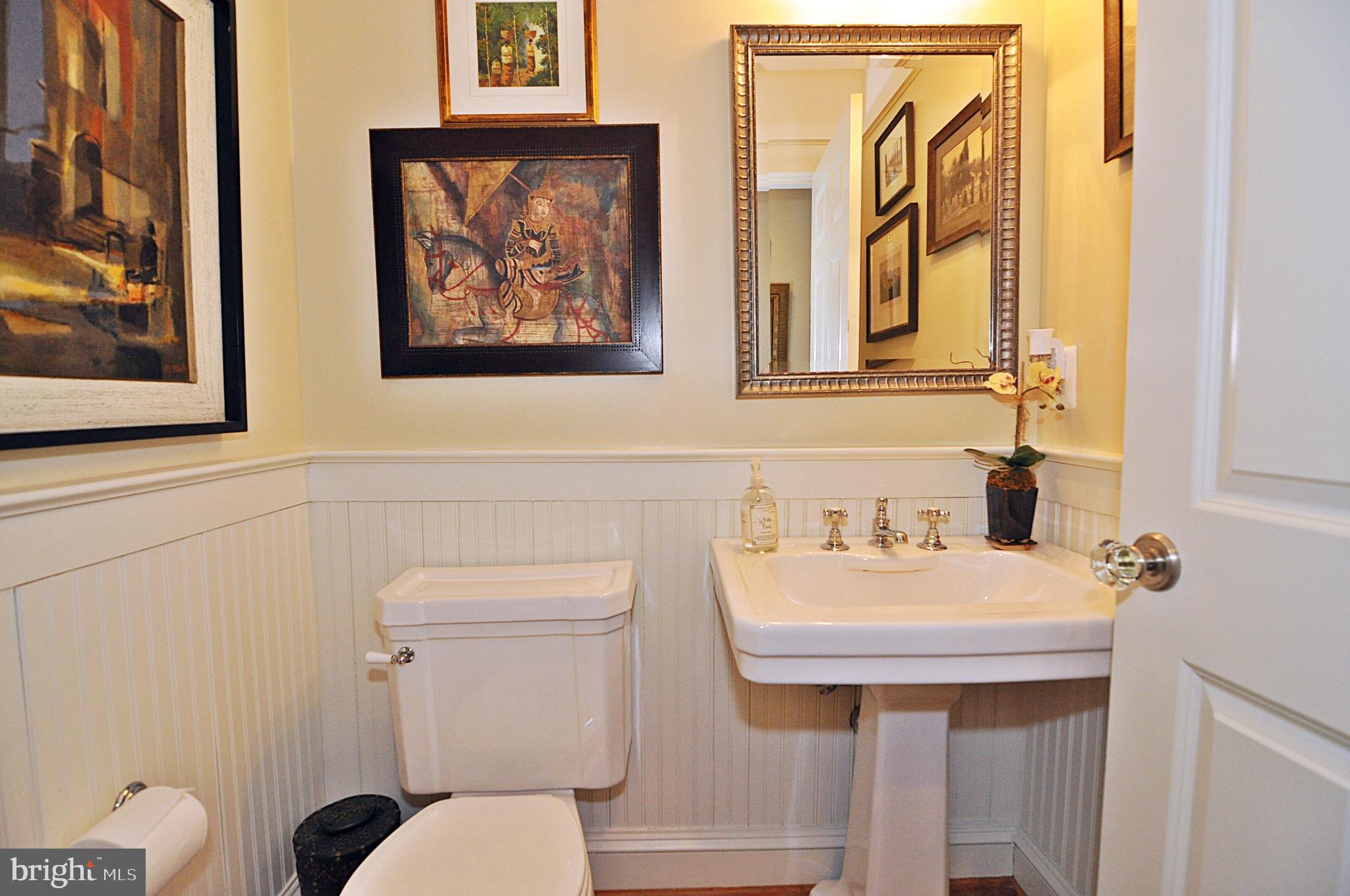 1714 South Arlington Ridge Road Arlington, VA 22202 - Photo 23 of 59 Powder Room