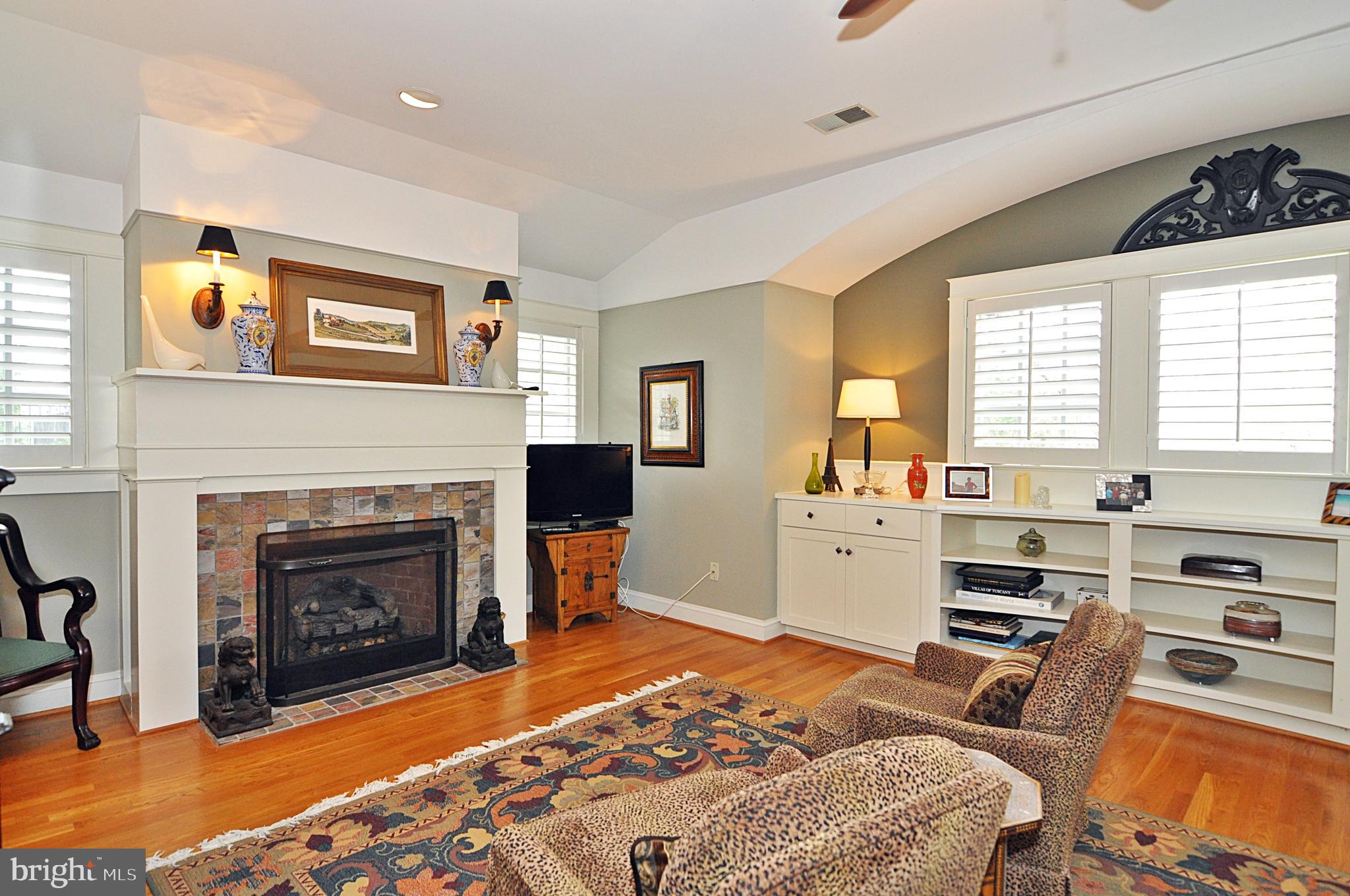 1714 South Arlington Ridge Road Arlington, VA 22202 - Photo 25 of 59 Primary Suite
