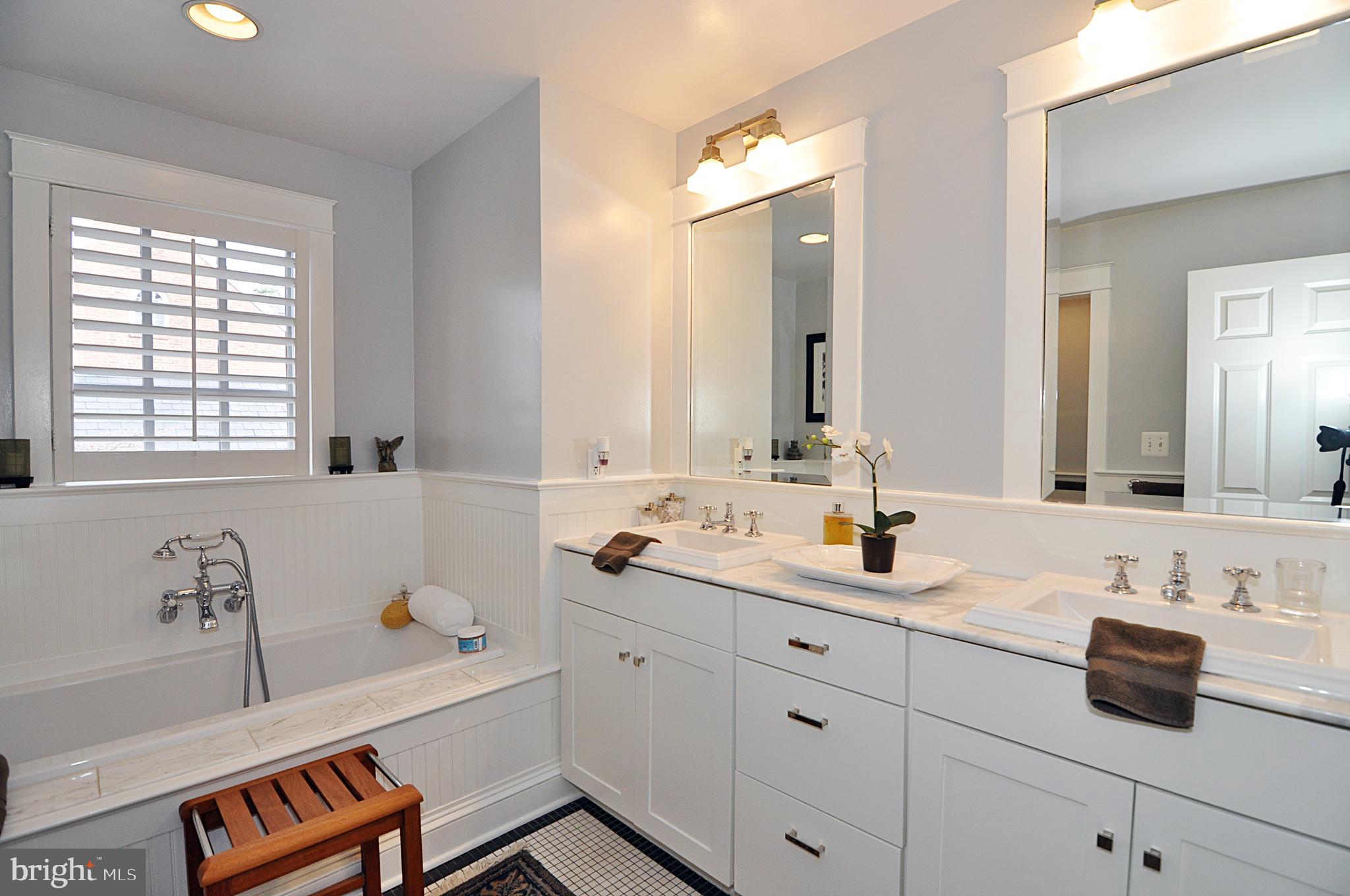 1714 South Arlington Ridge Road Arlington, VA 22202 - Photo 29 of 59 Primary Suite Bath