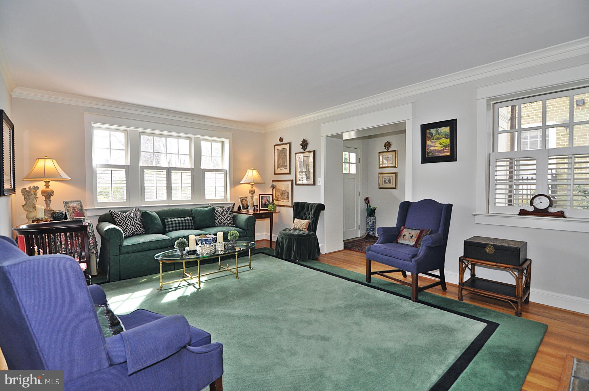 1714 South Arlington Ridge Road Arlington, VA 22202 - Photo 4 of 59 Living Room