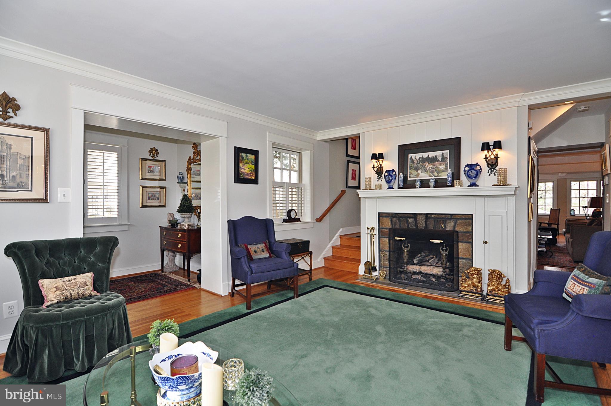 1714 South Arlington Ridge Road Arlington, VA 22202 - Photo 5 of 59 Living Room
