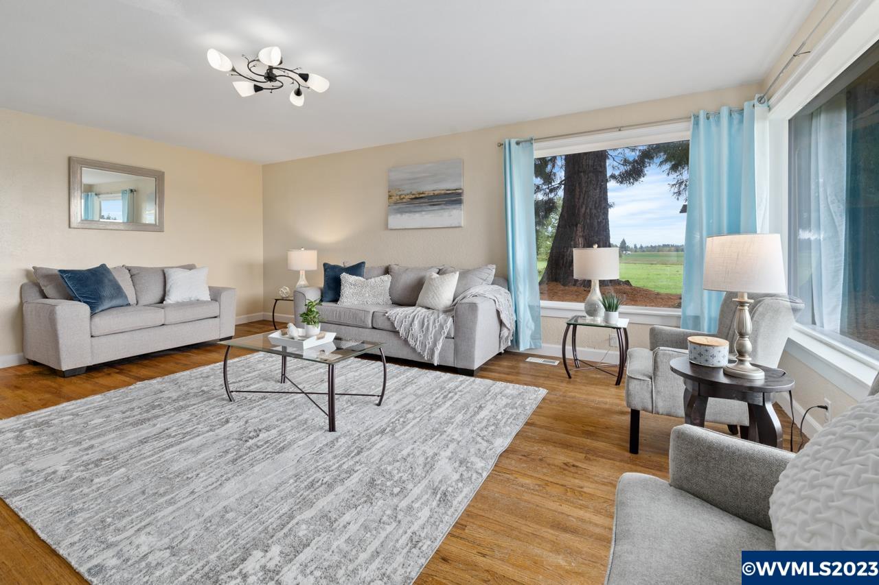 7683 Sunnyview Road Northeast Salem, OR 97305 - Photo 3 of 36 Gallery Image 3