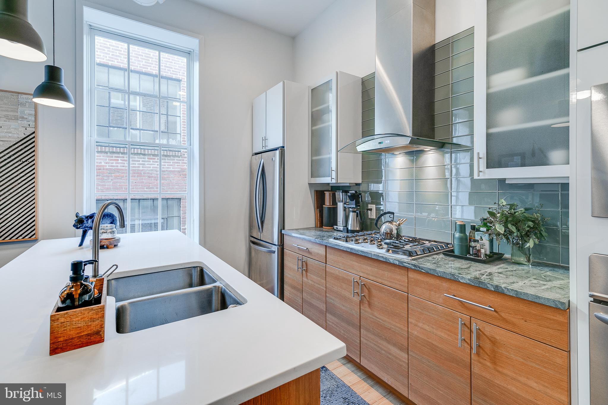130 Cuthbert Street, Unit 2A Philadelphia, PA 19106 - Photo 6 of 20 Gas rangetop for the home chef