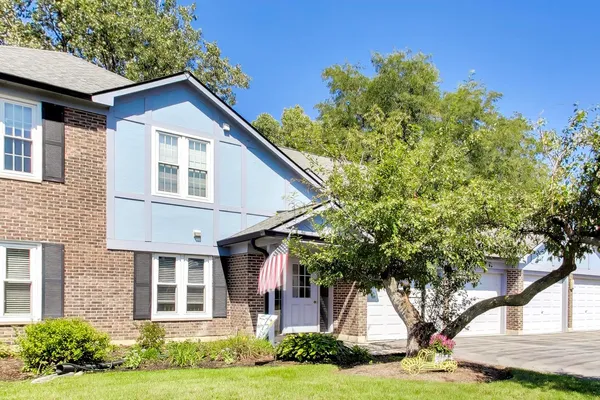 $270,000 | 172 Grove Avenue, Unit C, Des Plaines, IL 60016