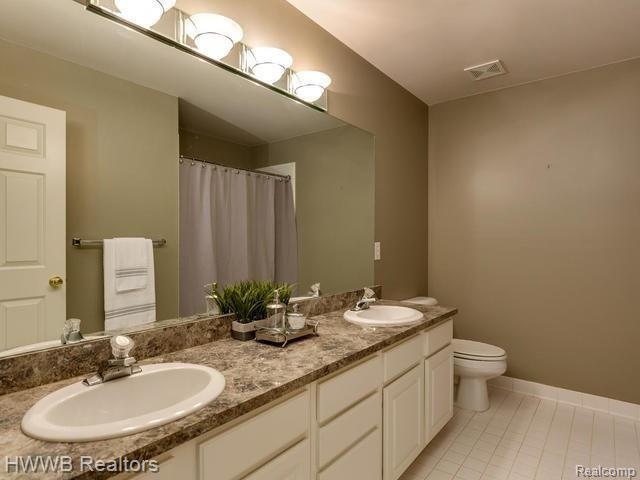 60928 Pennington Way Rochester, MI 48306 - Photo 30 of 40 Second Floor Bath