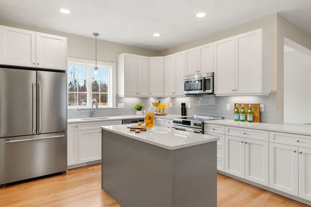 $654,900 | 59 Driftwood Circle, Unit 22, Sandown, NH 03873