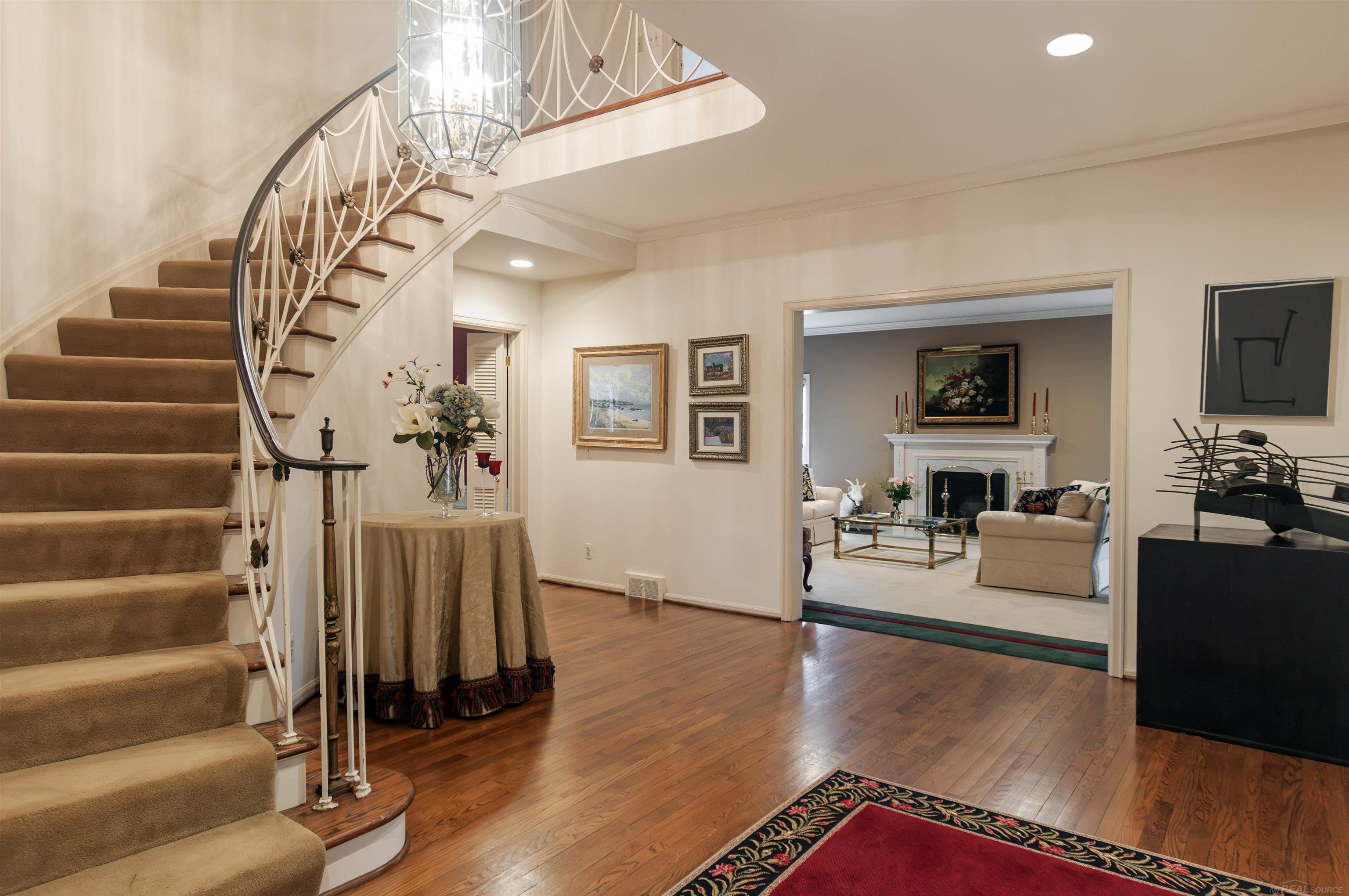 570 Oxford Road Grosse Pointe Woods, MI 48236 - Photo 7 of 99