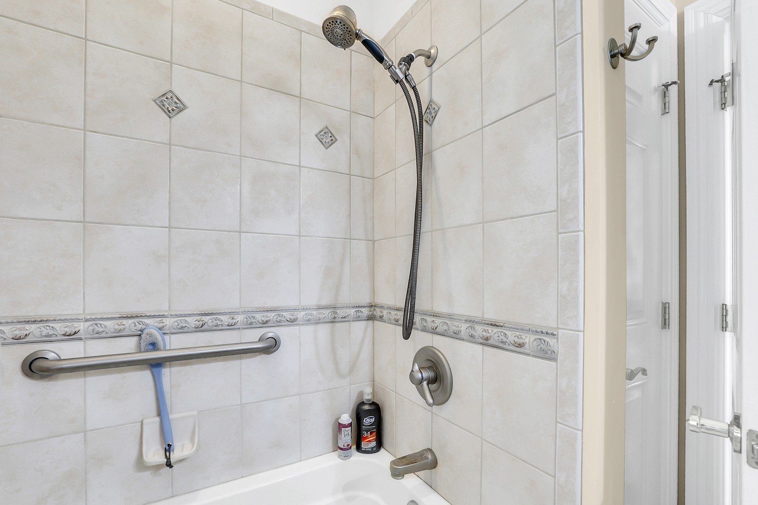 423 Ridgecrest Lane Lebanon, TN 37087 - Photo 32 of 65 a bathroom with a sink and a shower