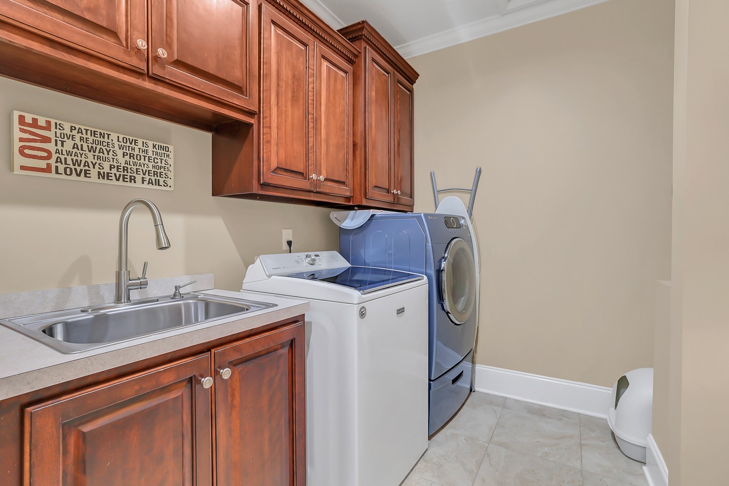 423 Ridgecrest Lane Lebanon, TN 37087 - Photo 34 of 65 a kitchen with stainless steel appliances granite countertop a sink and cabinets