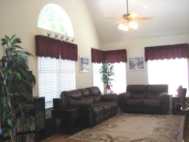 221 Rivendell Drive Pelzer, SC 29669 - Photo 4 of 25 Gallery Image 4
