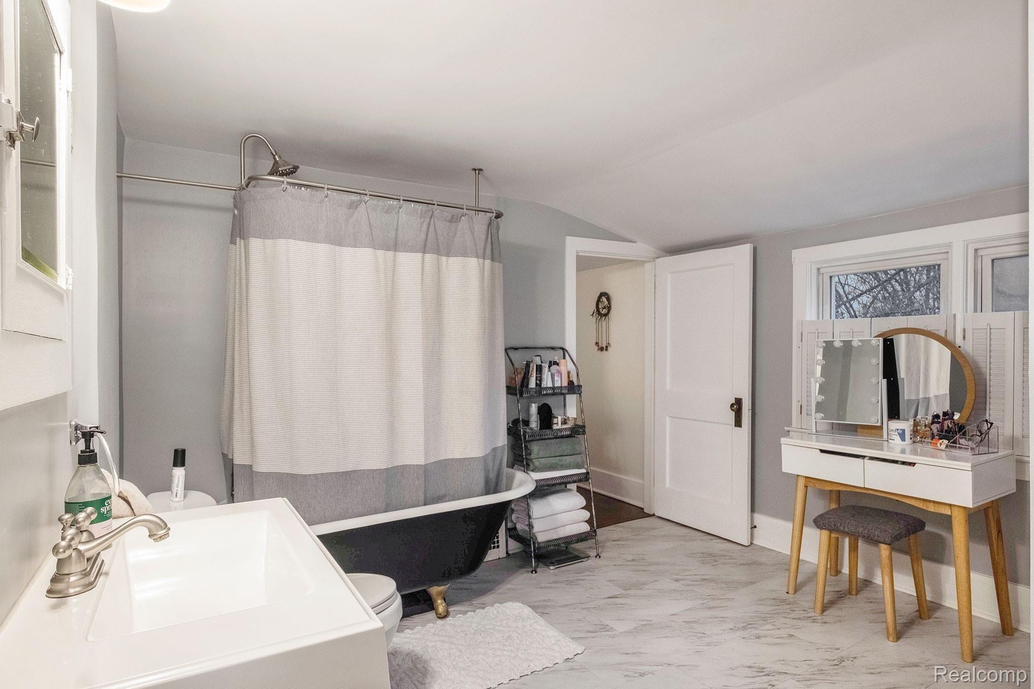 2125 Dorothea Road Berkley, MI 48072 - Photo 16 of 24 Extremely large upper floor dual bathroom, brass claw footed soaker tub with shower! Getting ready has never been this much fun in such open surroundings