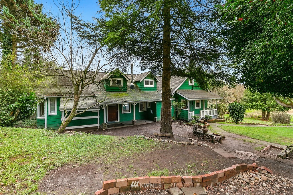 2620 Callow Road Lake Stevens, WA 98258 - Photo 2 of 25 a front view of a house with a yard