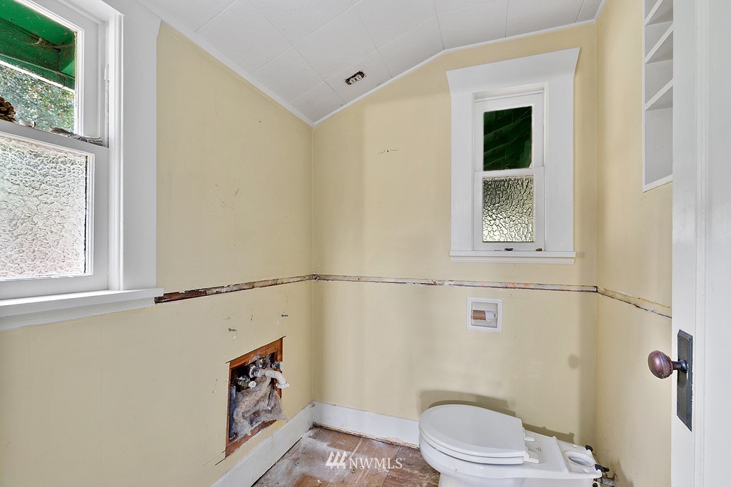 2620 Callow Road Lake Stevens, WA 98258 - Photo 13 of 25 a bathroom with a sink a toilet and shower