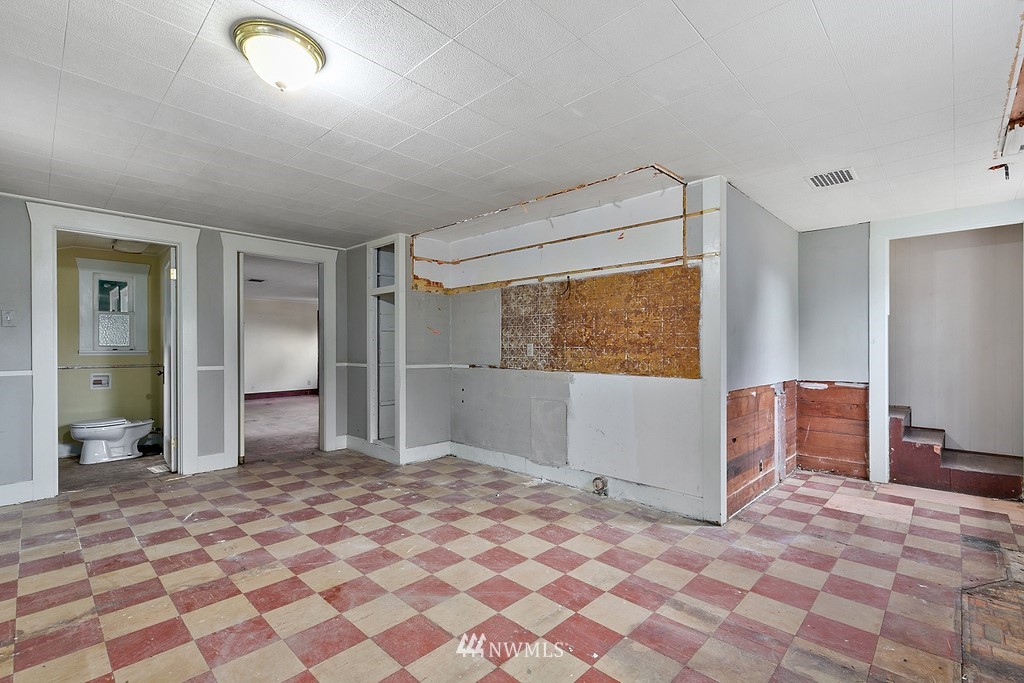 2620 Callow Road Lake Stevens, WA 98258 - Photo 6 of 25 a view of a big room with a workspace