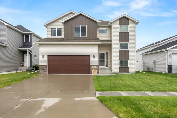 $525,000 | 1038 Ashley Drive West, West Fargo, ND 58078