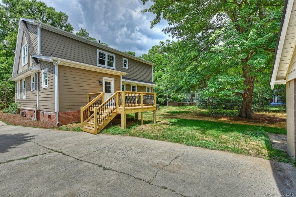 913 Sedgefield Road Charlotte, NC 28209 - Photo 21 of 24 a view of a house with backyard and garden