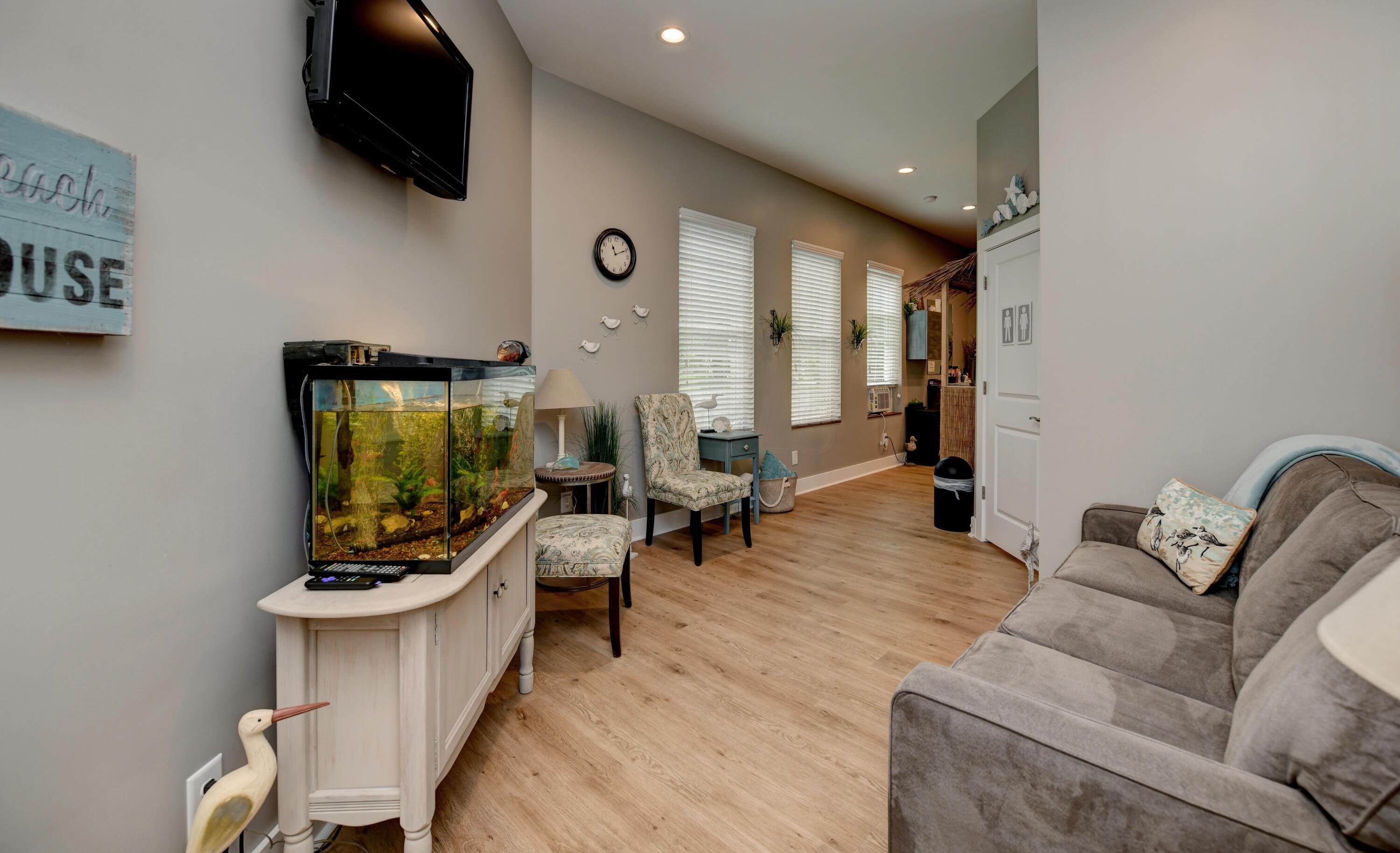 3481 Snouffer Road Columbus, OH 43235 - Photo 27 of 41 Salon (4)