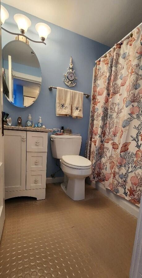 55 Israel Head Road, Unit 212 Ogunquit, ME 03907 - Photo 16 of 21 Full bath off kitchen
