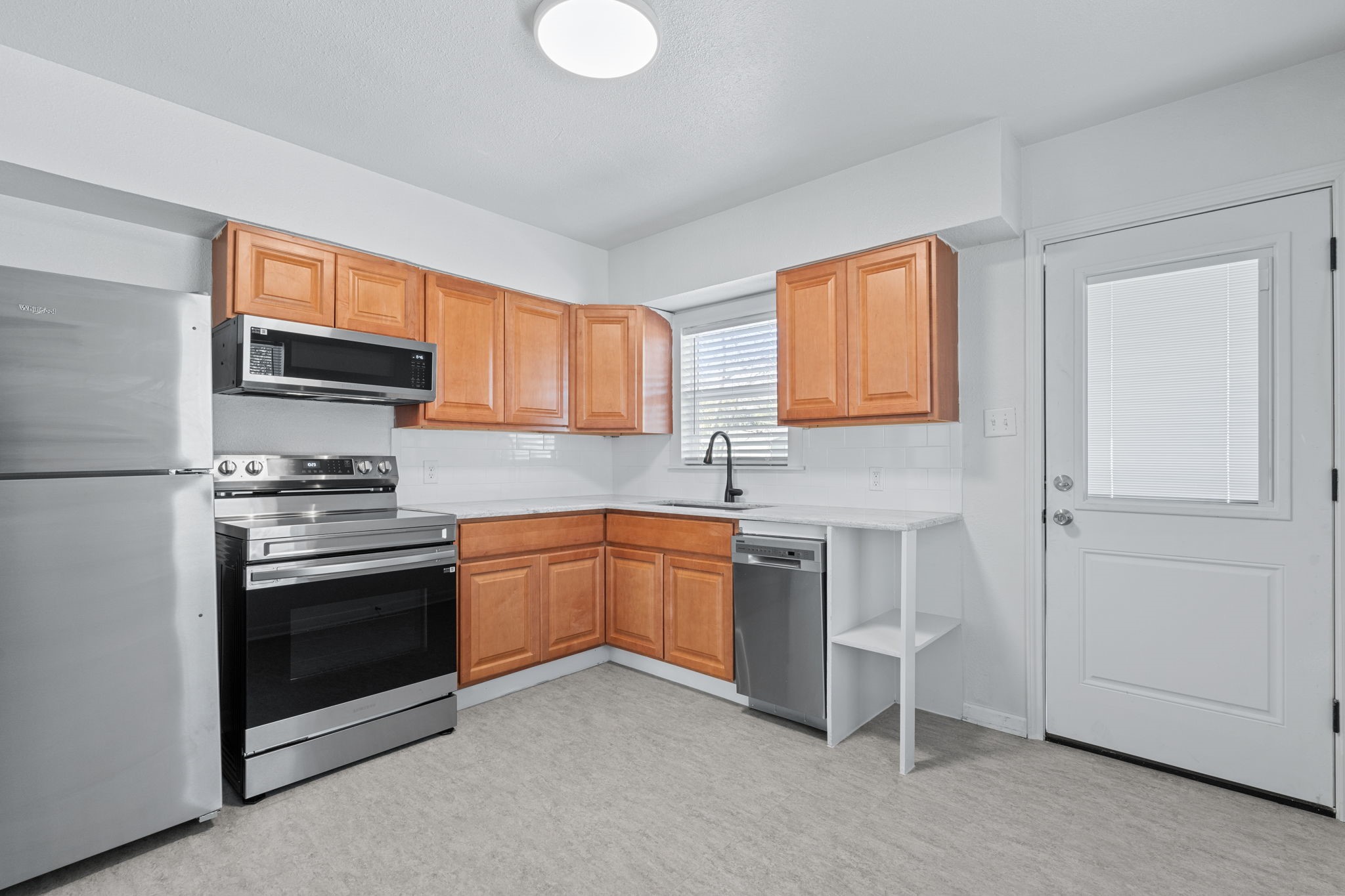 105 Riverside Drive San Marcos, TX 78666 - Photo 2 of 10