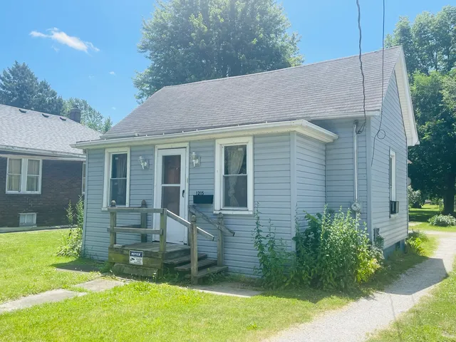 $160,000 | 1215 East Main Street, Streator, IL 61364
