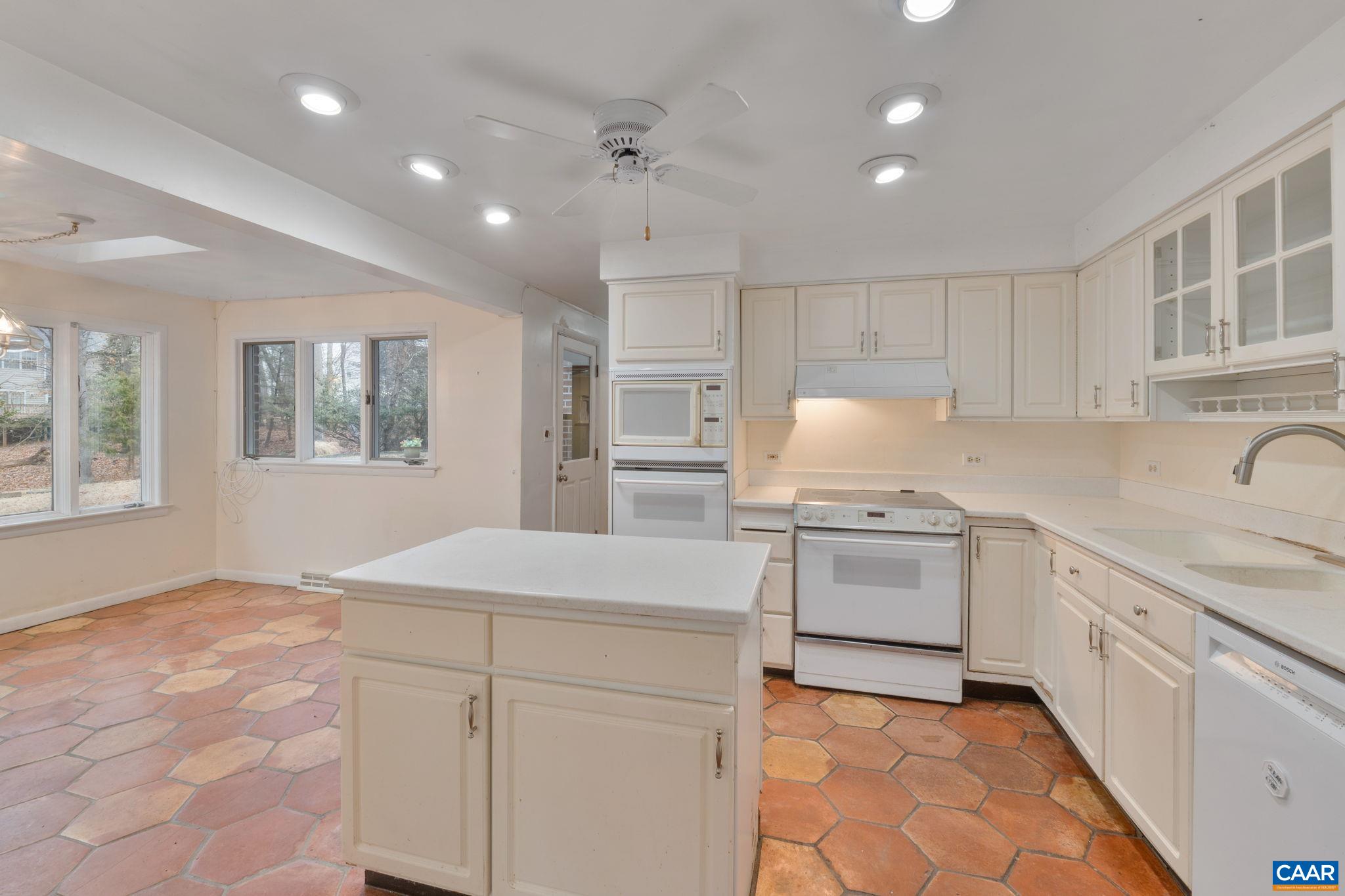 2809 Northfield Road Charlottesville, VA 22901 - Photo 14 of 44 Eatin Kitchen