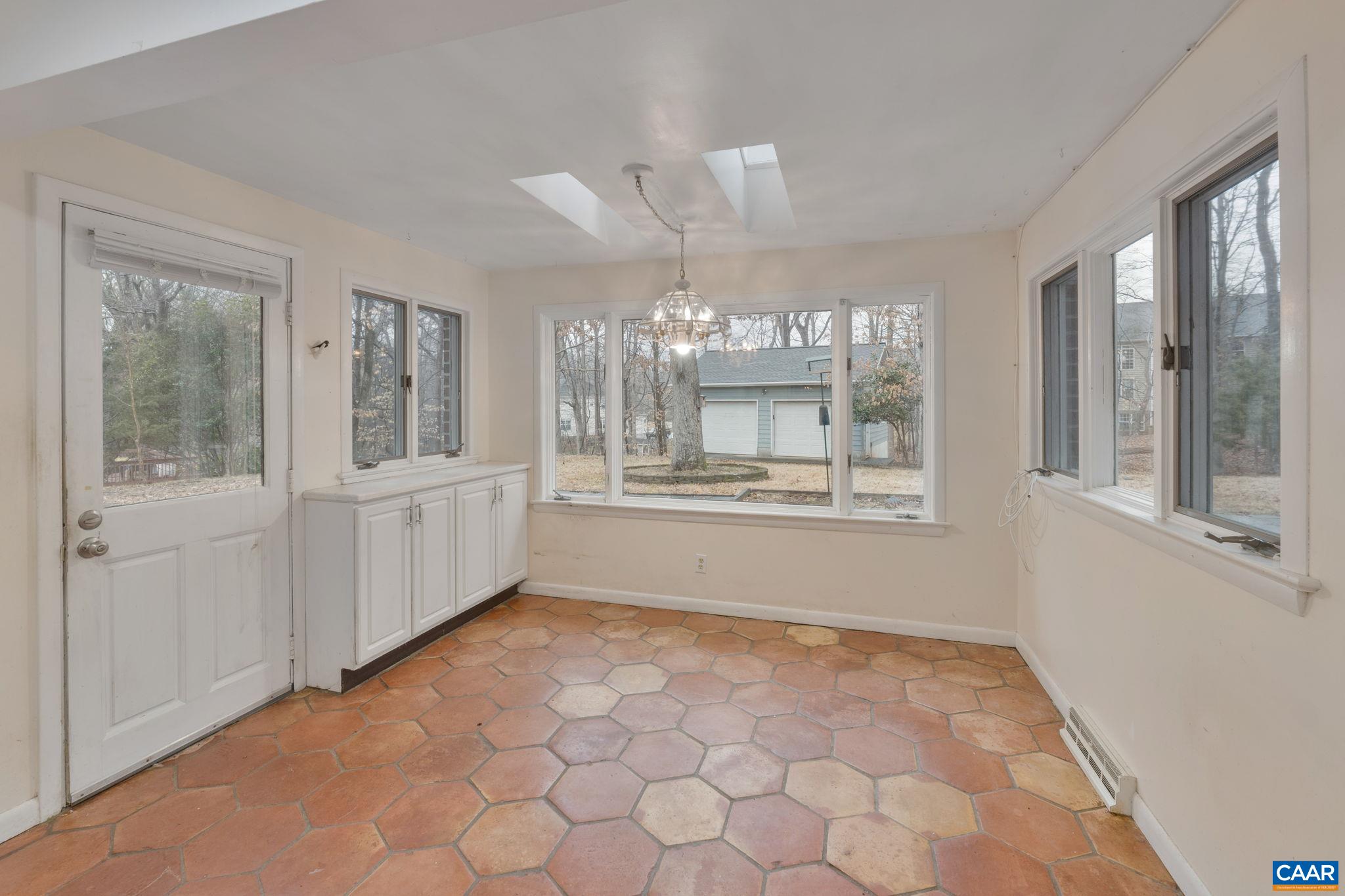 2809 Northfield Road Charlottesville, VA 22901 - Photo 18 of 44 Eatin w/skylights
