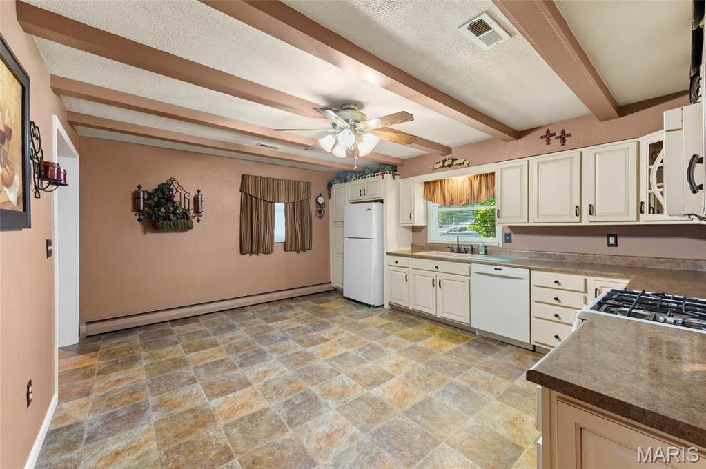 723 Bunker Hill Road Staunton, IL 62088 - Photo 13 of 30