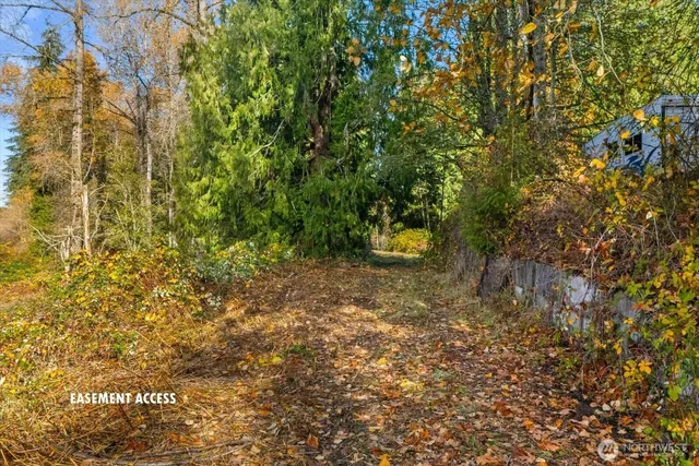 a view of a outdoor space and a yard