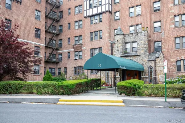 $1,850 | 10 Nosband Avenue, Unit 1G, White Plains, NY 10605