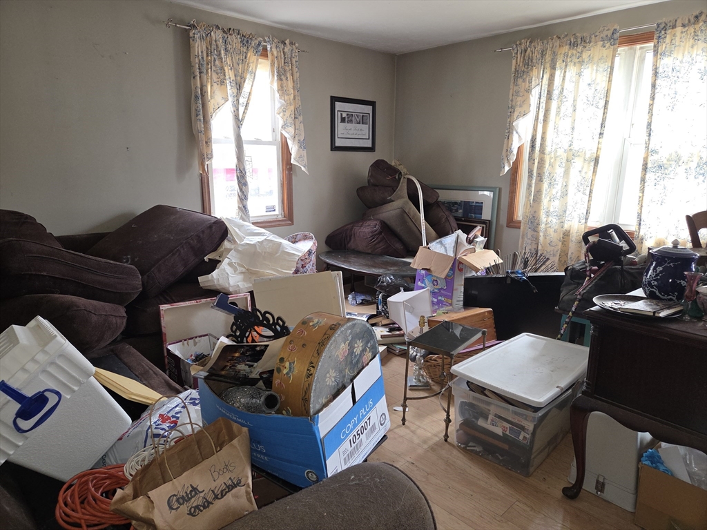 21 Bolton Street Worcester, MA 01604 - Photo 4 of 15