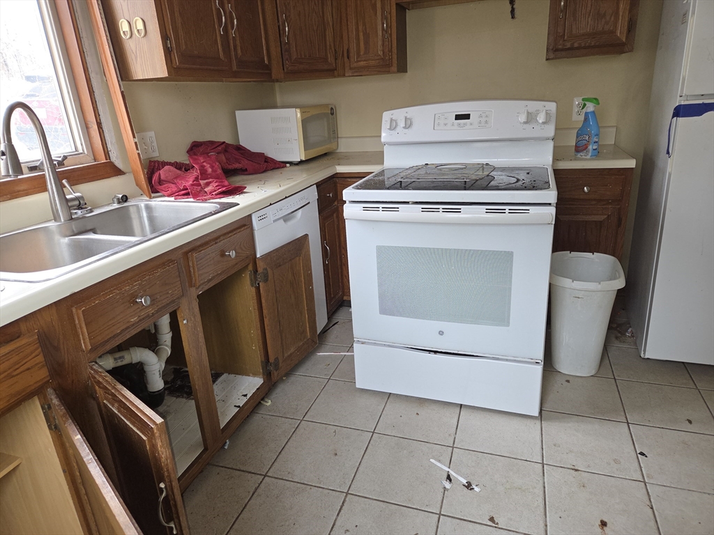 21 Bolton Street Worcester, MA 01604 - Photo 6 of 15