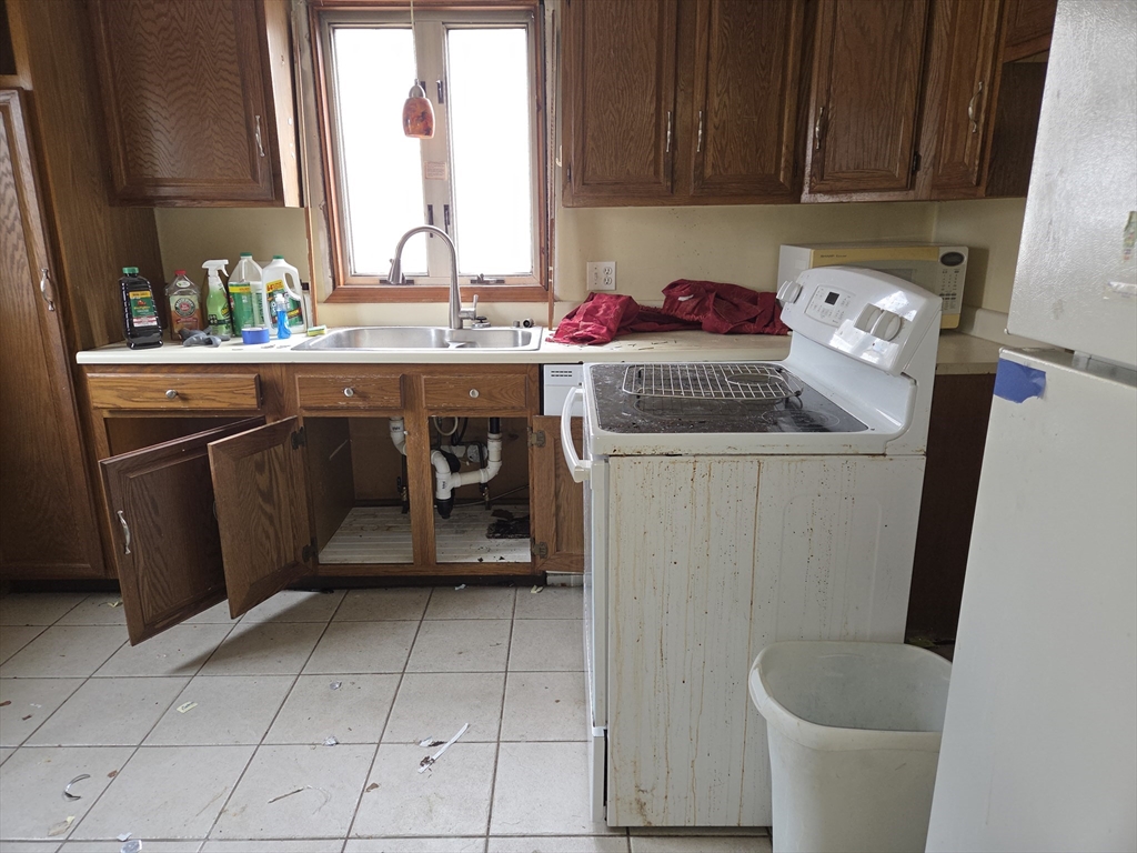 21 Bolton Street Worcester, MA 01604 - Photo 7 of 15