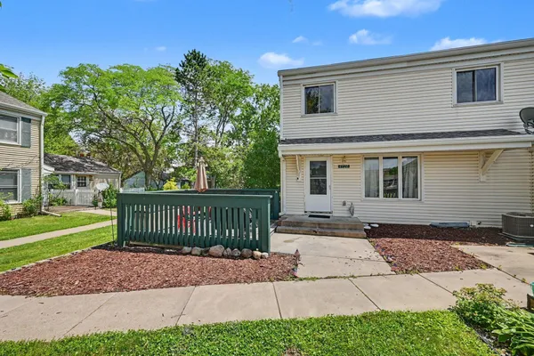 $225,000 | 4920 Grenwich Trail North, Oakdale, MN 55128
