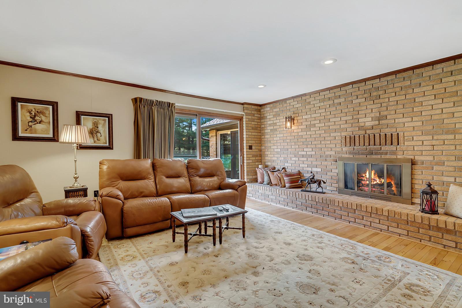 6087 Georgetown Road Broad Run, VA 20137 - Photo 22 of 61 familry room