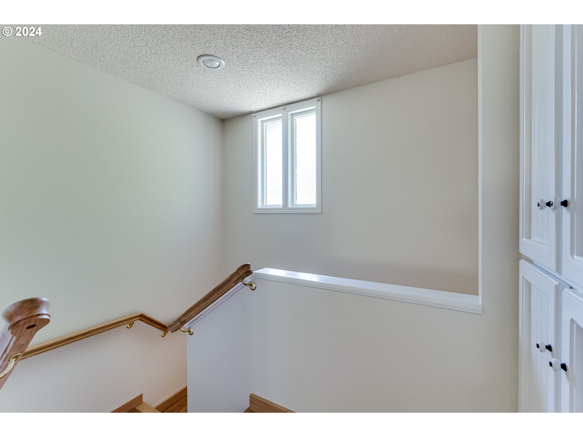 2272 Ridgeway Drive Eugene, OR 97401 - Photo 11 of 24 Gallery Image 11